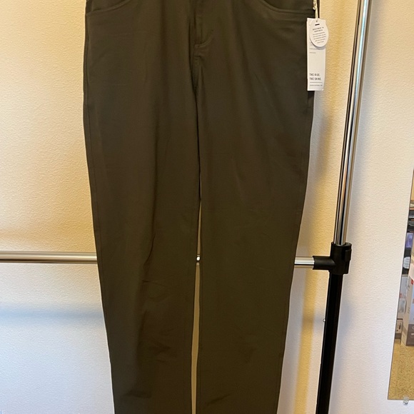 Vuori Meta Men's 5-Pocket Pants color: Dark Oregano - Picture 4 of 6